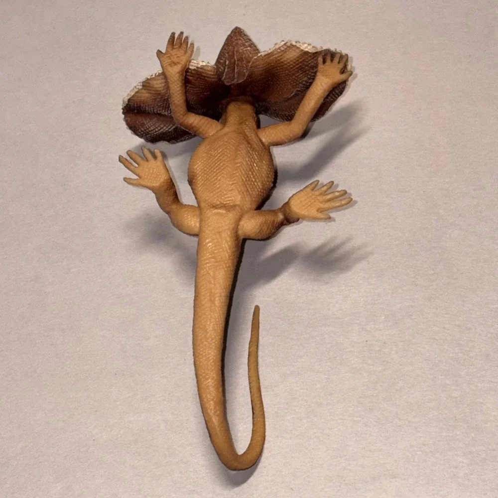 Safari Ltd Frilled Lizard Toy Figure Unisex 6.5in Brown Excellent Reptile Animal